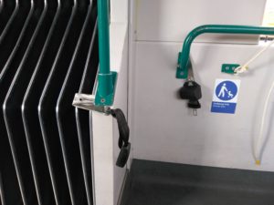 Hungária kocsiszín combino villamos tesztelés biztonsági öv felszerelve